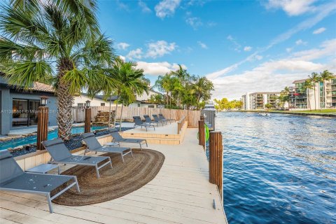 Villa ou maison à louer à Fort Lauderdale, Floride: 4 chambres, 293.39 m2 № 495928 - photo 28