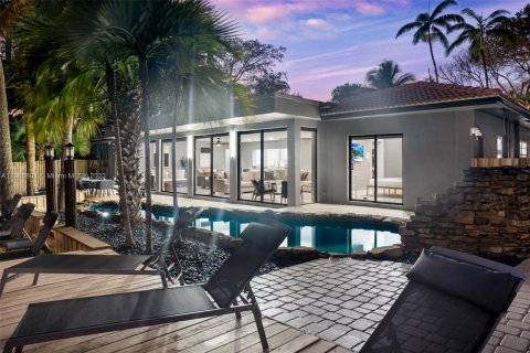 Villa ou maison à louer à Fort Lauderdale, Floride: 4 chambres, 293.39 m2 № 495928 - photo 5