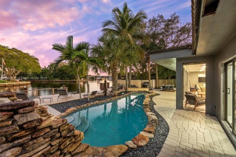 Villa ou maison à louer à Fort Lauderdale, Floride: 4 chambres, 293.39 m2 № 495928 - photo 20