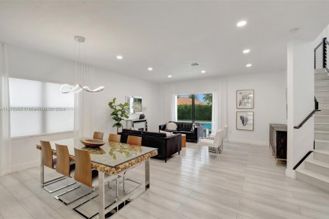 Casa en venta en Miami Lakes, Florida, 5 dormitorios, 283.35 m2 № 1147141 - foto 21