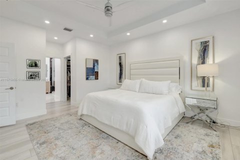 Casa en venta en Miami Lakes, Florida, 5 dormitorios, 283.35 m2 № 1147141 - foto 14