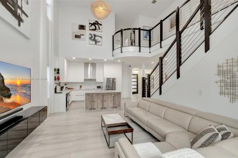 Casa en venta en Miami Lakes, Florida, 5 dormitorios, 283.35 m2 № 1147141 - foto 28