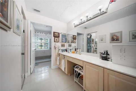 Villa ou maison à vendre à Miami, Floride: 3 chambres, 215.9 m2 № 1331112 - photo 16