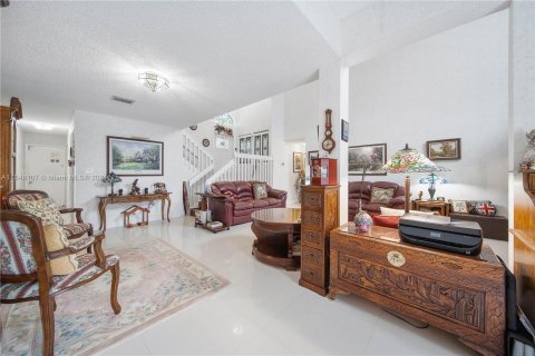 Villa ou maison à vendre à Miami, Floride: 3 chambres, 215.9 m2 № 1331112 - photo 5