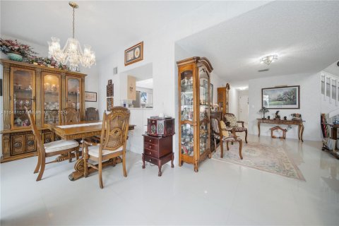 Villa ou maison à vendre à Miami, Floride: 3 chambres, 215.9 m2 № 1331112 - photo 11