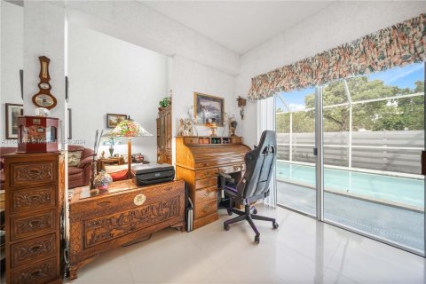 Villa ou maison à vendre à Miami, Floride: 3 chambres, 215.9 m2 № 1331112 - photo 6