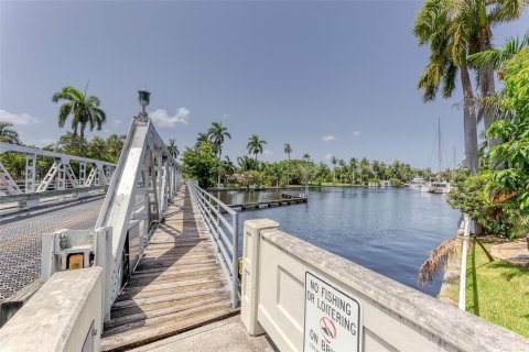 House in Fort Lauderdale, Florida 3 bedrooms, 193.7 sq.m. № 750379 - photo 6