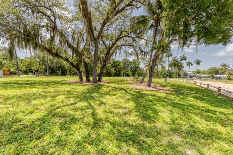 House in Fort Lauderdale, Florida 3 bedrooms, 193.7 sq.m. № 750379 - photo 15