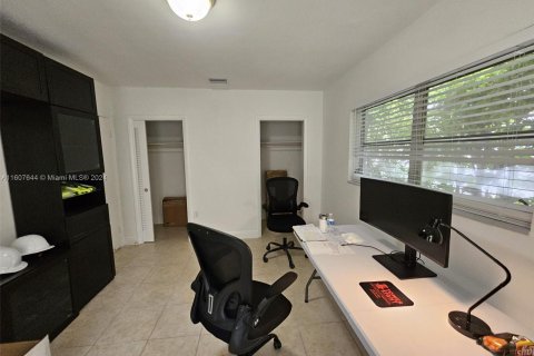 House in Coral Gables, Florida 2 bedrooms, 114.08 sq.m. № 1229064 - photo 17