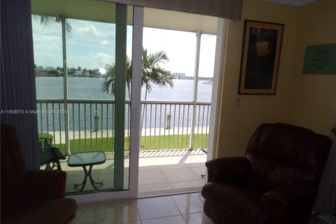 Copropriété à vendre à Aventura, Floride: 2 chambres, 100.61 m2 № 1364211 - photo 11