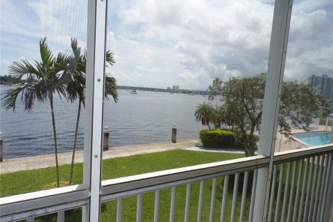 Condominio en venta en Aventura, Florida, 2 dormitorios, 100.61 m2 № 1364211 - foto 4