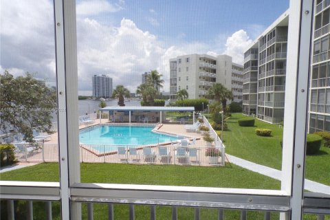 Copropriété à vendre à Aventura, Floride: 2 chambres, 100.61 m2 № 1364211 - photo 5