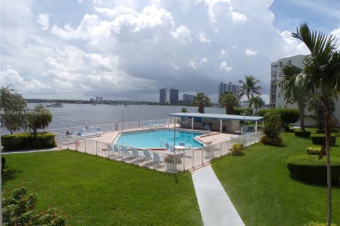 Copropriété à vendre à Aventura, Floride: 2 chambres, 100.61 m2 № 1364211 - photo 6