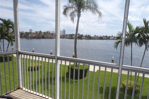 Copropriété à vendre à Aventura, Floride: 2 chambres, 100.61 m2 № 1364211 - photo 2