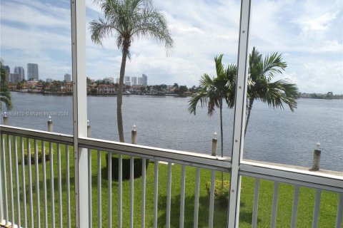 Condominio en venta en Aventura, Florida, 2 dormitorios, 100.61 m2 № 1364211 - foto 1