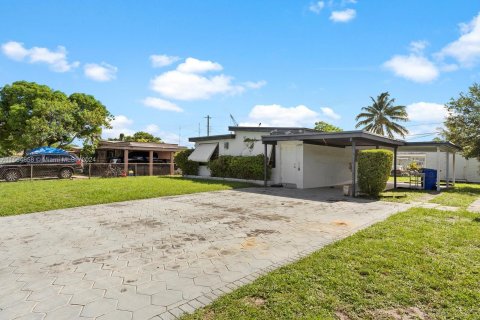 Villa ou maison à vendre à West Park, Floride: 2 chambres, 75.25 m2 № 1377377 - photo 2