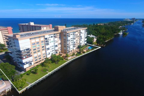 Condominio en venta en Hillsboro Beach, Florida, 2 dormitorios, 123.56 m2 № 1290720 - foto 1