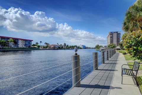 Condo in Hillsboro Beach, Florida, 2 bedrooms  № 1290720 - photo 24