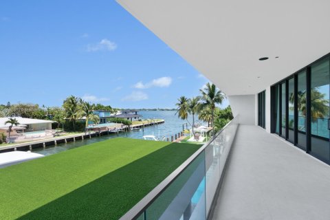 Villa ou maison à vendre à North Miami, Floride: 7 chambres, 683.11 m2 № 1290868 - photo 23