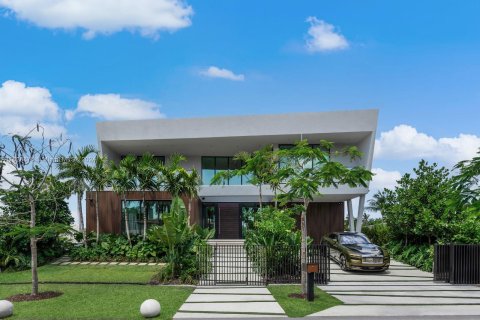 Casa en venta en North Miami, Florida, 7 dormitorios, 683.11 m2 № 1290868 - foto 1