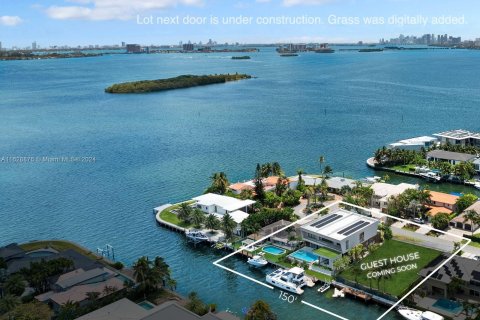 Casa en venta en North Miami, Florida, 7 dormitorios, 683.11 m2 № 1290868 - foto 2