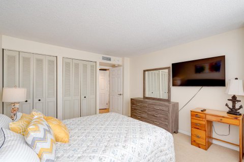 Condo in West Palm Beach, Florida, 2 bedrooms  № 585982 - photo 11