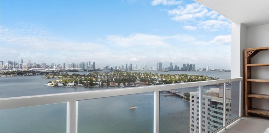 Condominio en Miami Beach, Florida, 2 dormitorios  № 1316318