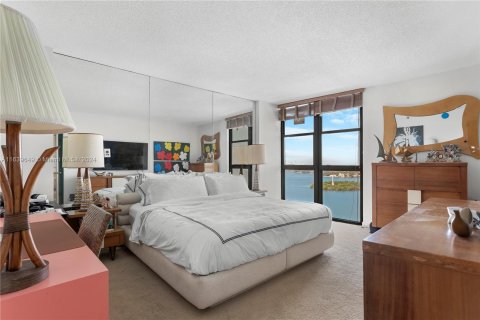 Condo in Miami Beach, Florida, 2 bedrooms  № 1316318 - photo 9