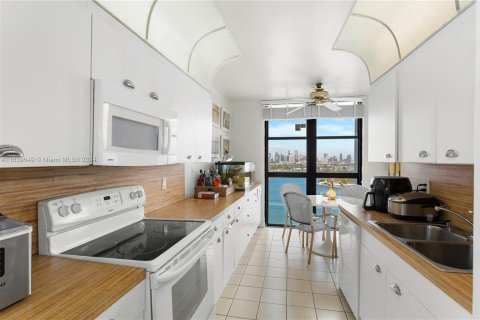 Condo in Miami Beach, Florida, 2 bedrooms  № 1316318 - photo 6