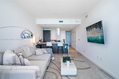 Condo in Miami, Florida, 2 bedrooms  № 1365296 - photo 3