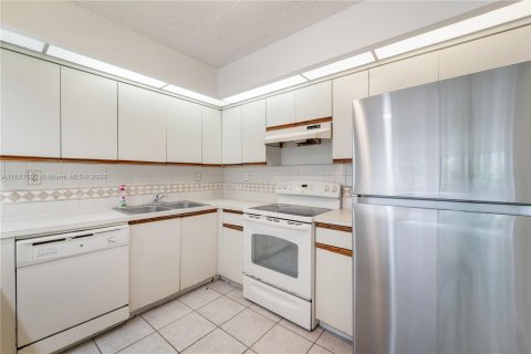 Condo in Miami, Florida, 3 bedrooms  № 1402742 - photo 17