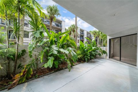 Condo in Miami, Florida, 3 bedrooms  № 1402742 - photo 10