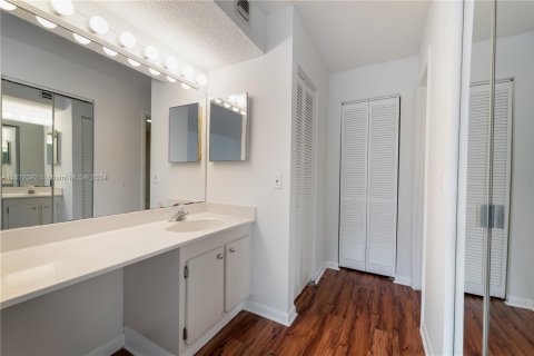 Condo in Miami, Florida, 3 bedrooms  № 1402742 - photo 7