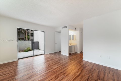 Condo in Miami, Florida, 3 bedrooms  № 1402742 - photo 6