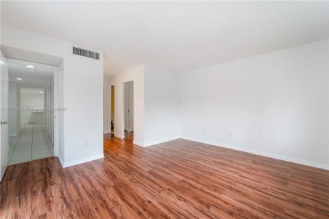 Copropriété à vendre à Miami, Floride: 3 chambres, 107.02 m2 № 1402742 - photo 5