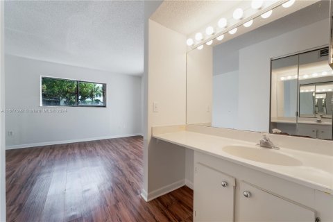 Condo in Miami, Florida, 3 bedrooms  № 1402742 - photo 8