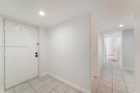 Condo in Miami, Florida, 3 bedrooms  № 1402742 - photo 15