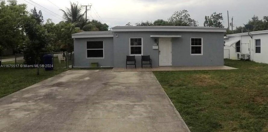 House in North Miami Beach, Florida 3 bedrooms, 80.45 sq.m. № 1402697