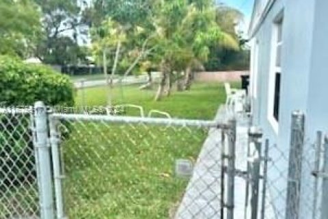 House in North Miami Beach, Florida 3 bedrooms, 80.45 sq.m. № 1402697 - photo 7