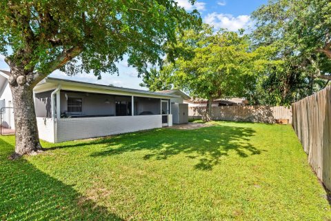 Villa ou maison à vendre à Fort Lauderdale, Floride: 2 chambres, 120.22 m2 № 1168511 - photo 1