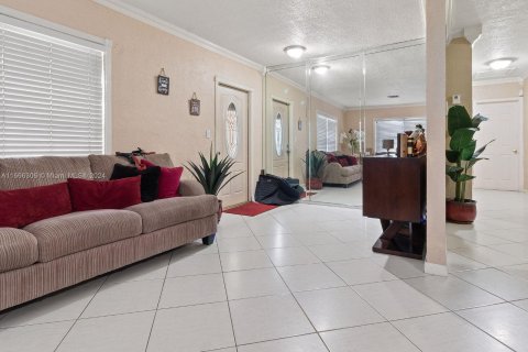 Villa ou maison à vendre à Miami Gardens, Floride: 3 chambres, 131.55 m2 № 1380261 - photo 6