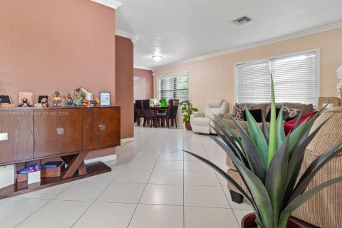 House in Miami Gardens, Florida 3 bedrooms, 131.55 sq.m. № 1380261 - photo 5