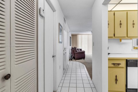 Condominio en venta en North Miami Beach, Florida, 1 dormitorio № 567947 - foto 12