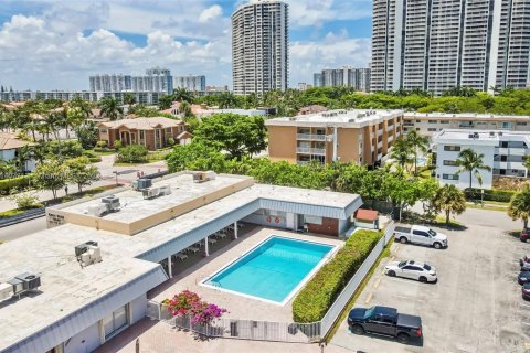 Condominio en venta en North Miami Beach, Florida, 1 dormitorio № 567947 - foto 25