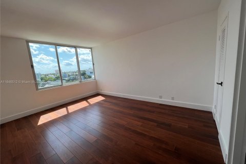 Condominio en venta en Miami Beach, Florida, 1 dormitorio, 79.15 m2 № 1330373 - foto 3