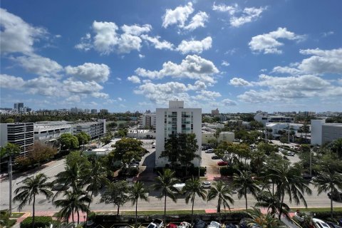 Copropriété à vendre à Miami Beach, Floride: 1 chambre, 79.15 m2 № 1330373 - photo 1