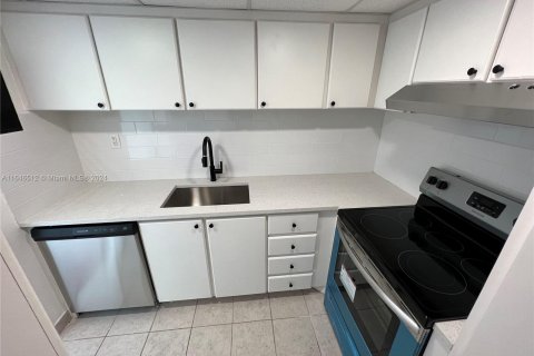 Condominio en venta en Miami Beach, Florida, 1 dormitorio, 79.15 m2 № 1330373 - foto 8