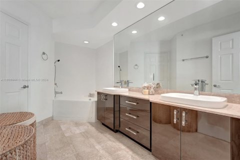 Condo in Aventura, Florida, 2 bedrooms  № 1316063 - photo 21