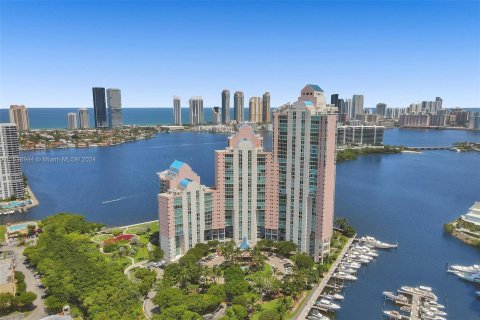 Condominio en venta en Aventura, Florida, 2 dormitorios, 149.57 m2 № 1316063 - foto 1