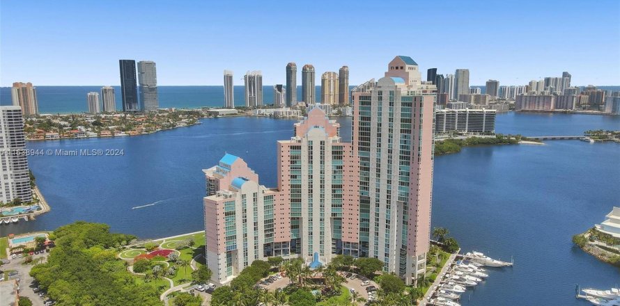 Condominio en Aventura, Florida, 2 dormitorios  № 1316063